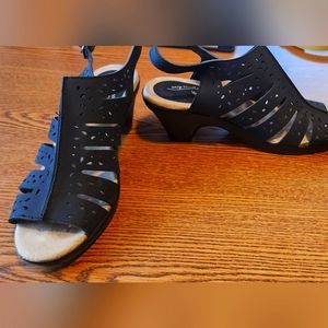 Easy Street Comfort Wave. Size 7.5 M